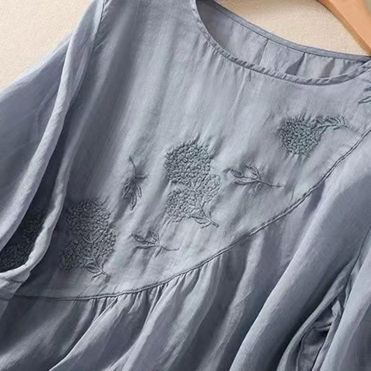 Womens Linen Shirts V-Neck Embroidery Blouse Floral 2025 Summer Tee Shirts Short Sleeve Loose T Shirts
